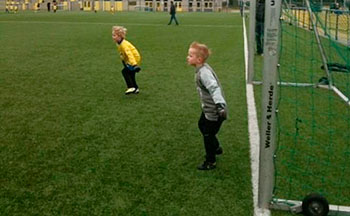 voetballen-met-twee-keepers